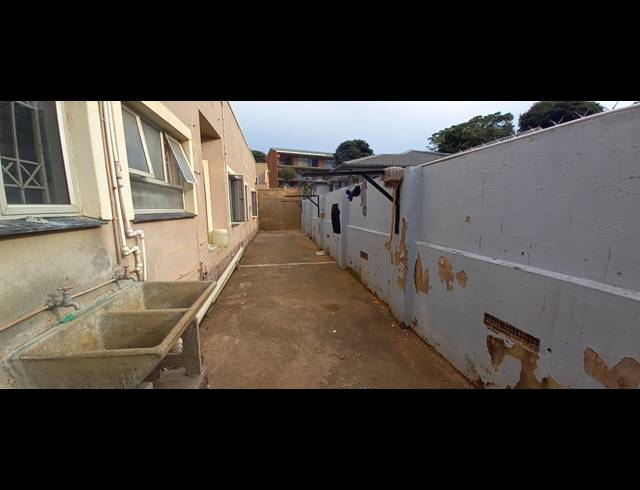 9 BEDROOM HOUSE FOR SALE IN ISIPINGO RAIL